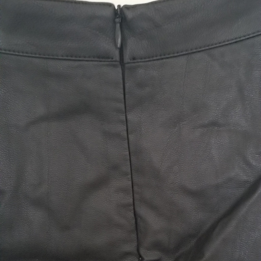 ASTR Black Faux Leather Mini Skirt - Picture 7 of 7